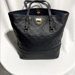 Louis Vuitton - purse